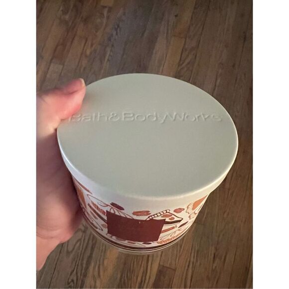 Bath & Body Works Sugared Pecan Pie 3 Wick Candle - Picture 2 of 5